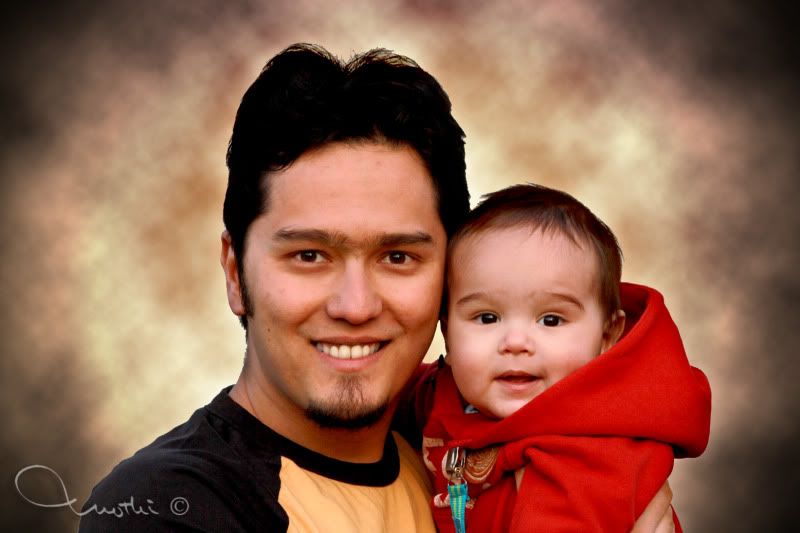 IMAGE: http://img.photobucket.com/albums/v211/my_icky_kitty/gogondaddyworkingWHITETEETH2.jpg