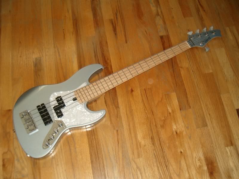 http://img.photobucket.com/albums/v211/valenti1/Arron_Elliott/A_Elliott_001.jpg