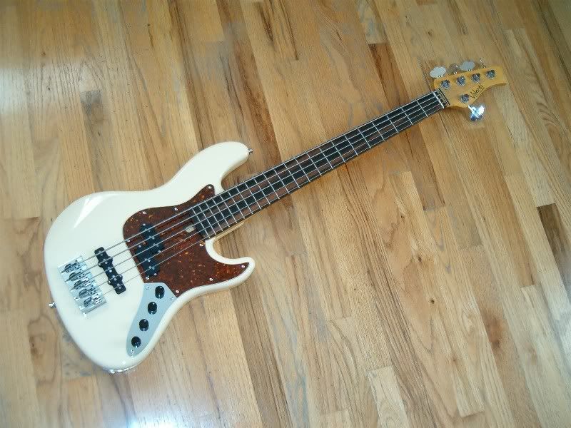 http://img.photobucket.com/albums/v211/valenti1/Tom_Desmond/TDes_001.jpg