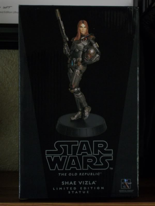 shae vizla statue