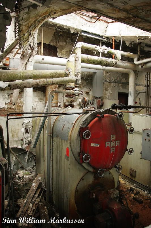 IMAGE: http://img.photobucket.com/albums/v213/clonebaby/Bilde042n_1.jpg