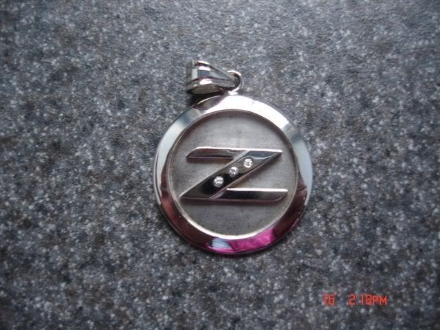 http://img.photobucket.com/albums/v213/jinxxycat/ZChickz%20Pictures/pendant003.jpg