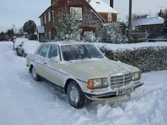 1985 Mercedes W123 230E