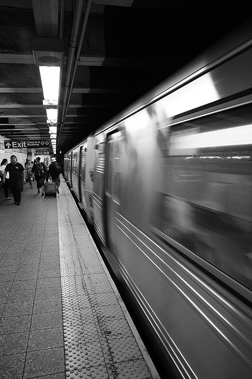 IMAGE: http://img.photobucket.com/albums/v215/99allturbo/New%20York%209%2007/IMG_3050_2.jpg