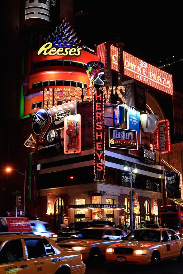 IMAGE: http://img.photobucket.com/albums/v215/99allturbo/New%20York%209%2007/IMG_3134_2.jpg