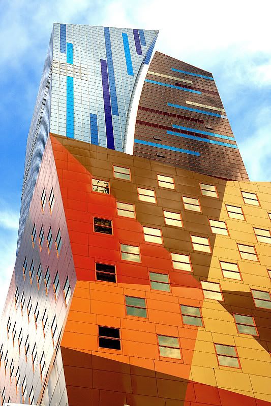 IMAGE: http://img.photobucket.com/albums/v215/99allturbo/New%20York%209%2007/IMG_3284_2.jpg