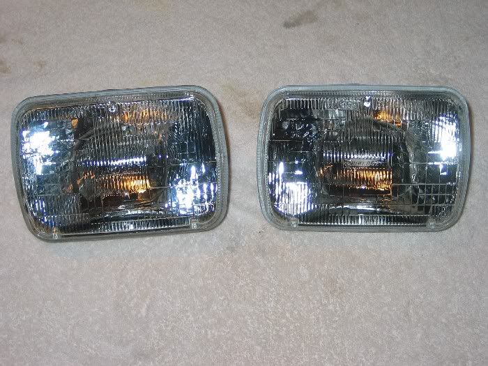 http://img.photobucket.com/albums/v216/JDMHippo/Parts%20For%20Sale/StockLights.jpg