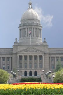 IMAGE: http://img.photobucket.com/albums/v216/MVines/CapitolFrankfortKYcopy.jpg