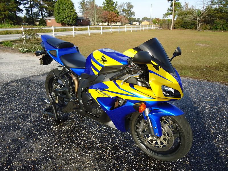 2006 Honda cbr1000rr blue and yellow #3