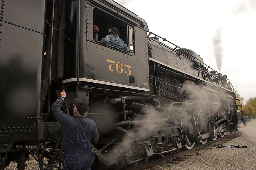 IMAGE: http://img.photobucket.com/albums/v218/PhotosGuy/2010%20Misc/Nickel-Plate-765_10-23-10_0745.jpg