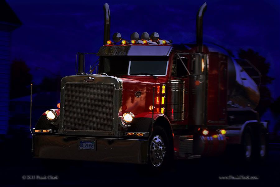 IMAGE: http://img.photobucket.com/albums/v218/PhotosGuy/2011%20Misc/2002-Peterbuilt_MLTTrucking_0066.jpg