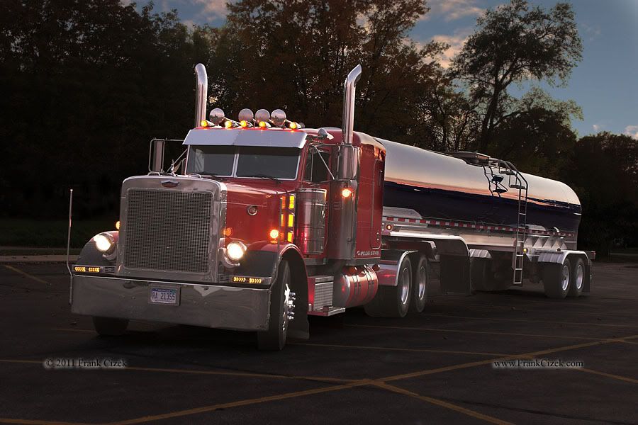 IMAGE: http://img.photobucket.com/albums/v218/PhotosGuy/2011%20Misc/2002-Peterbuilt_MLTTrucking_3_0092.jpg