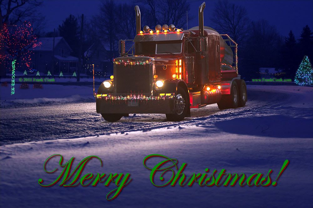 IMAGE: http://img.photobucket.com/albums/v218/PhotosGuy/2011_Christmas-Card_1000px_1770_0118.jpg