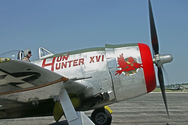 IMAGE: http://img.photobucket.com/albums/v218/PhotosGuy/Air%20Show%202004/P-47_0325.jpg