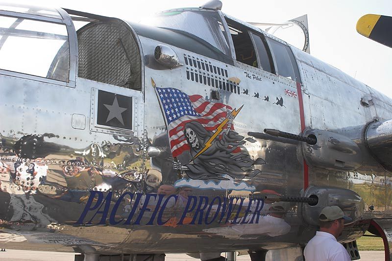 IMAGE: http://img.photobucket.com/albums/v218/PhotosGuy/Air%20Show%202004/_MG_0011.jpg?t=1184076016