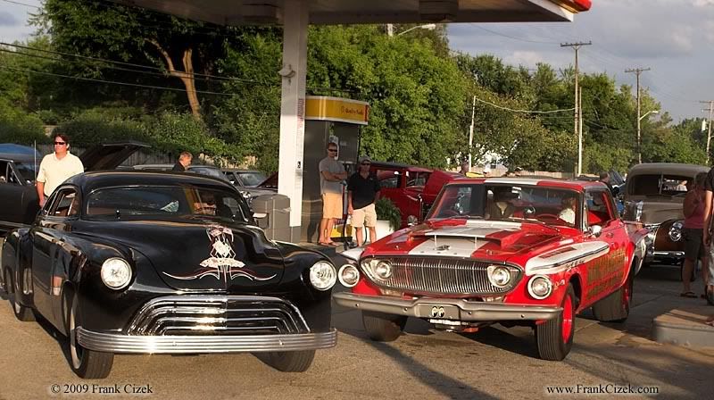 IMAGE: http://img.photobucket.com/albums/v218/PhotosGuy/Dream%20Cruise%202009/13-Woodward-Shell_1269.jpg?t=1250095076