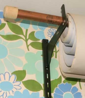 IMAGE: http://img.photobucket.com/albums/v218/PhotosGuy/Forum%20Junk/Backdropsupport.jpg?t=1260202082