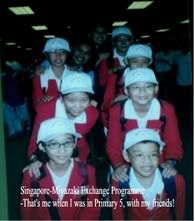 That's me when I was in Primary 5, with my schoolmates! I'm at the bottom right-hand corner.