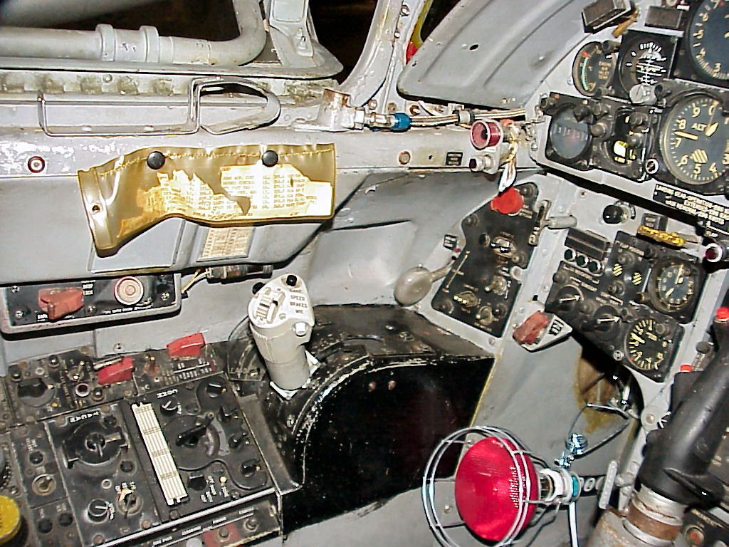 f-104c-left.jpg