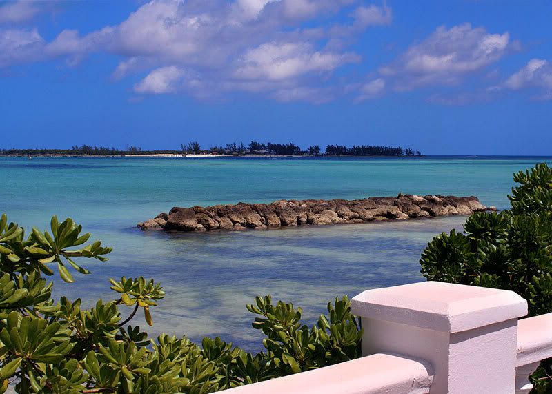 IMAGE: http://img.photobucket.com/albums/v220/AnnGay/assorted/Bahamasweb.jpg