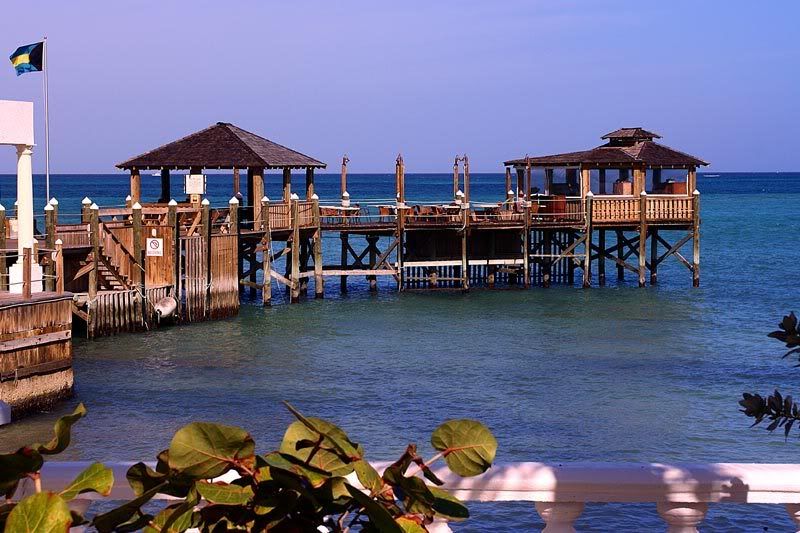 IMAGE: http://img.photobucket.com/albums/v220/AnnGay/assorted/bahamas/ThePier.jpg