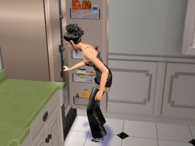 156_Padme_eats_from_the_fridge.jpg