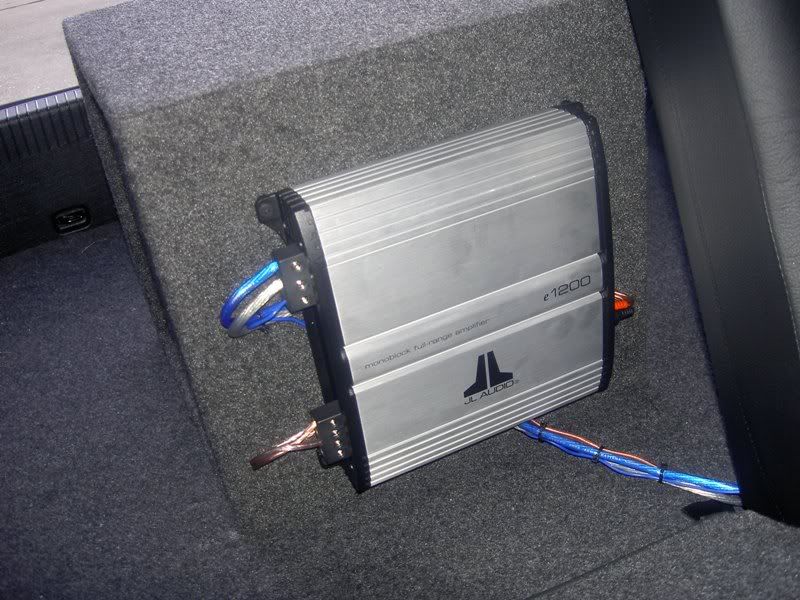 12" JL W1 and JL e1200 AMP In Box with full Wires. Ready to go VW