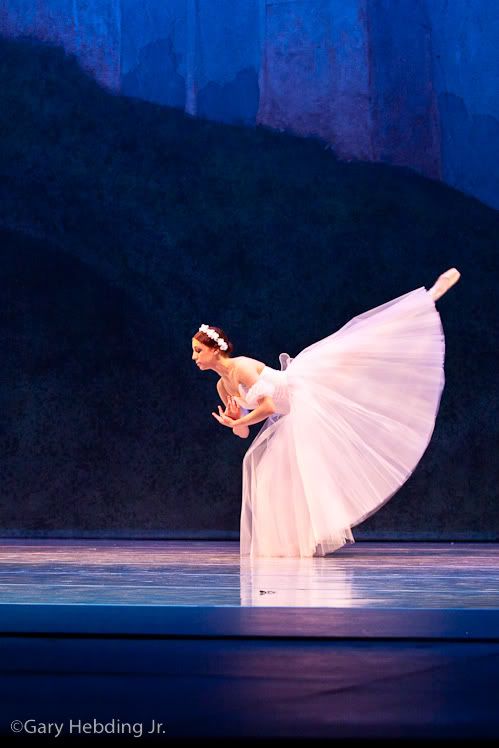 IMAGE: http://img.photobucket.com/albums/v222/gheb88/Ballet%20Rehearsal%2004-17-09/IMG_0394-2.jpg