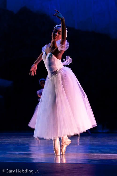 IMAGE: http://img.photobucket.com/albums/v222/gheb88/Ballet%20Rehearsal%2004-17-09/IMG_0499.jpg