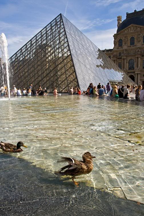 IMAGE: http://img.photobucket.com/albums/v222/gheb88/Paris%20and%20Krakow%202008/IMG_0370w.jpg