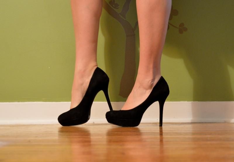  photo Jessicasimpsonblackstilettos.jpg