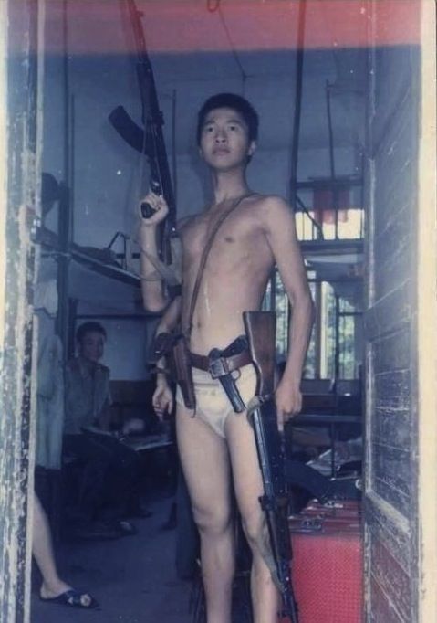manyguns_zeropants.jpg