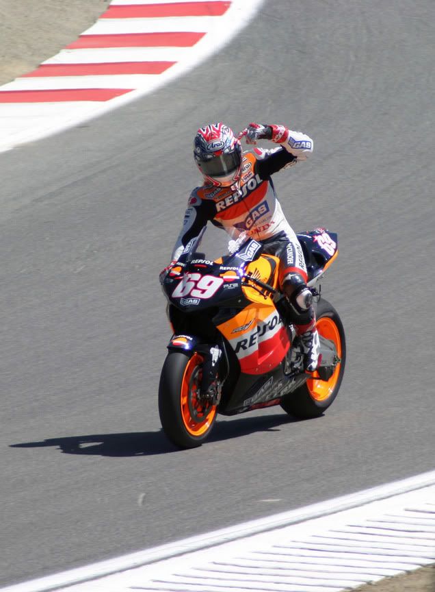 IMAGE: http://img.photobucket.com/albums/v224/ImperialRed/Laguna%20Seca/MotoGP2118re.jpg