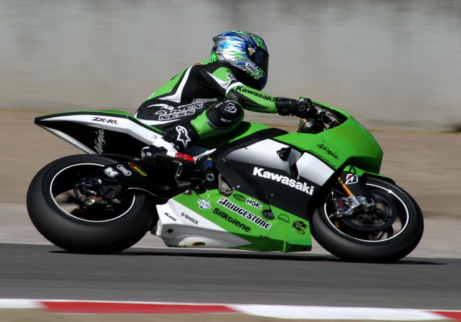 IMAGE: http://img.photobucket.com/albums/v224/ImperialRed/Laguna%20Seca/MotoGP3024re.jpg