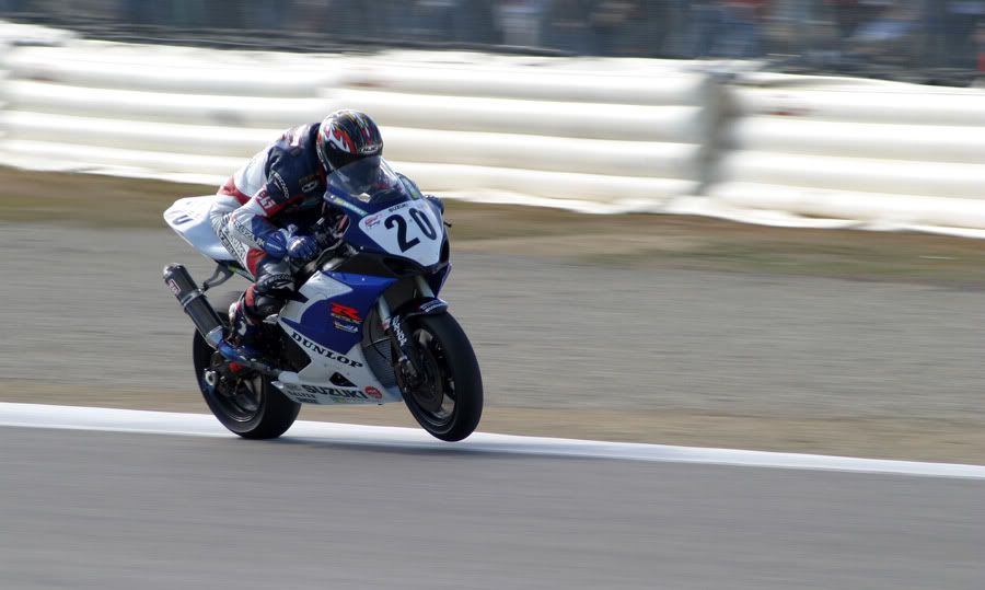 IMAGE: http://img.photobucket.com/albums/v224/ImperialRed/MotoGP2044re.jpg