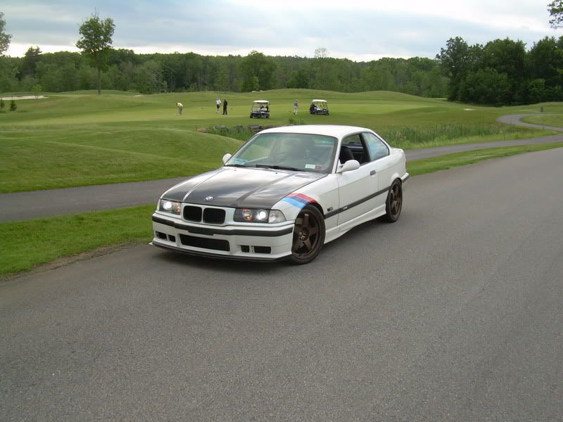 http://img.photobucket.com/albums/v225/bennyfizzle/M3%20pics/newwheels001.jpg