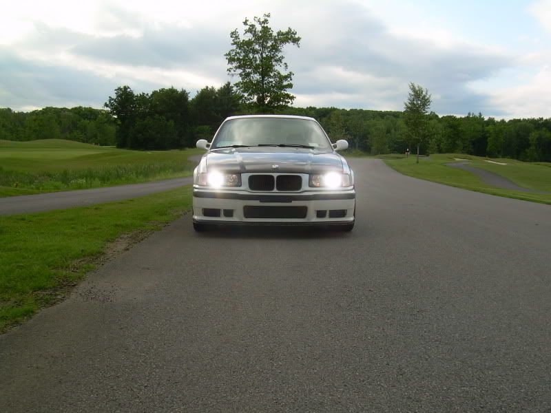 http://img.photobucket.com/albums/v225/bennyfizzle/M3%20pics/newwheels005.jpg