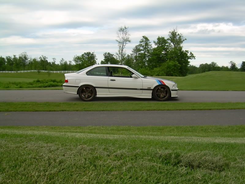 http://img.photobucket.com/albums/v225/bennyfizzle/M3%20pics/newwheels008.jpg