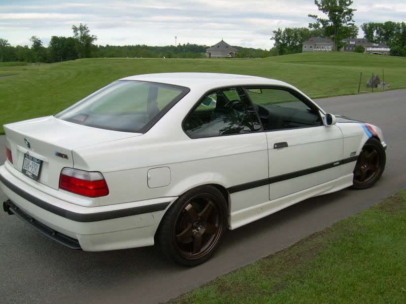 http://img.photobucket.com/albums/v225/bennyfizzle/M3%20pics/newwheels011.jpg