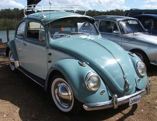 http://img.photobucket.com/albums/v225/mrvw061/vw%20stuff/mybeetle2.jpg