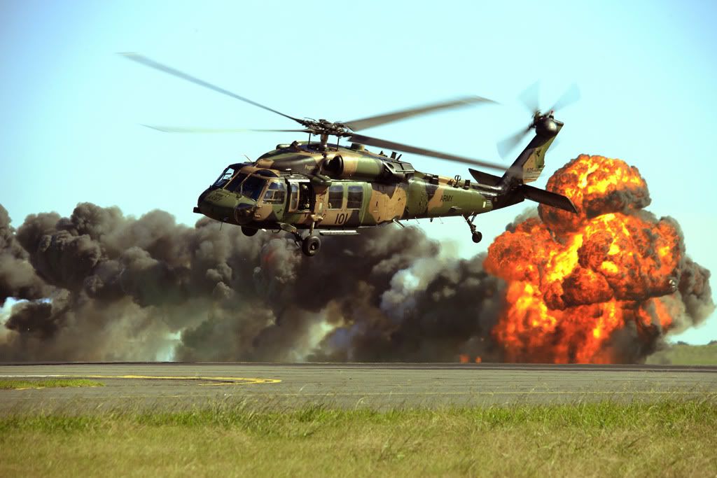 IMAGE: http://img.photobucket.com/albums/v229/Gedanken/Air%20Show/Avalon_613-2.jpg