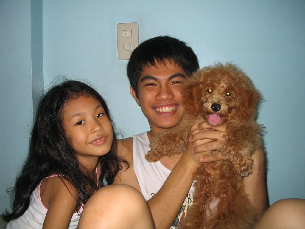 Uhmm... playing with Prince! With me on the pic is Kathleen my neice