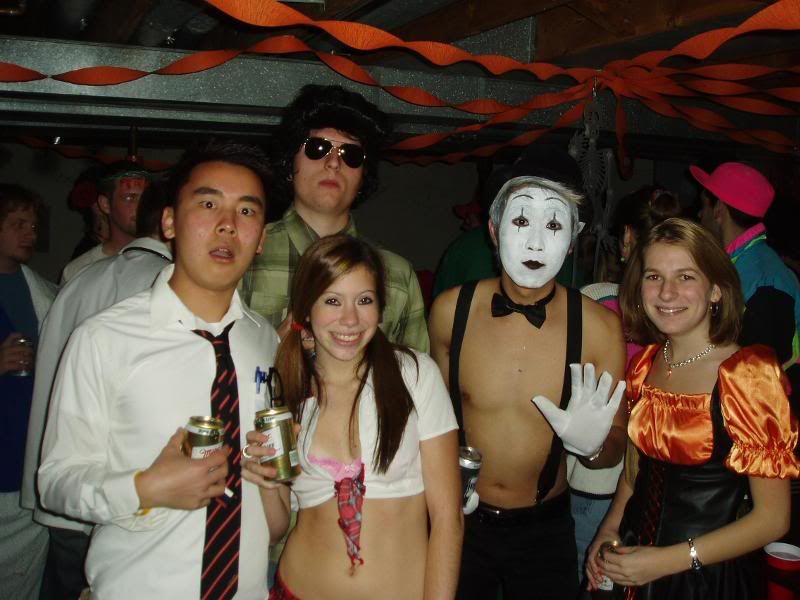 http://img.photobucket.com/albums/v230/zg326/halloween.jpg