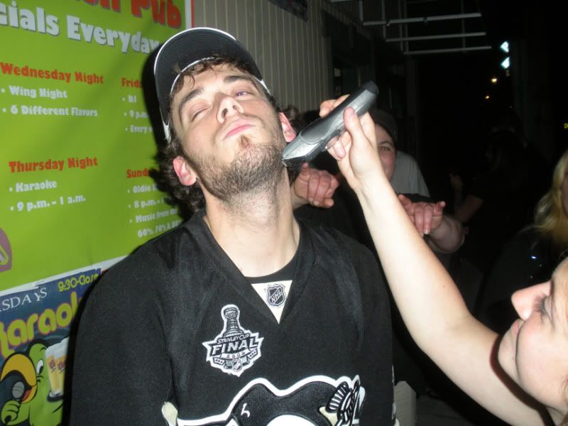 http://img.photobucket.com/albums/v233/ah665/Stanleycup09041.jpg