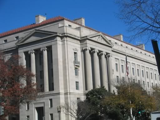 Ionic columns on the Department of Justice building (Photo 2)