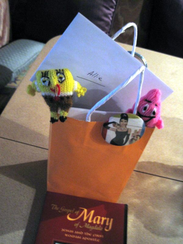 spongebob-puppet-gift-bag