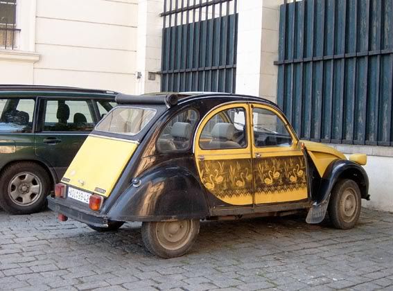 машинка с лебедями