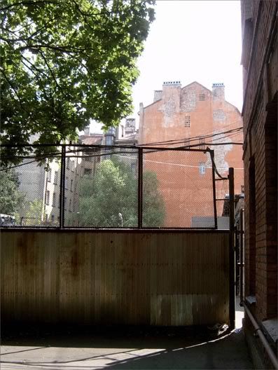 вид со двора на дом №5