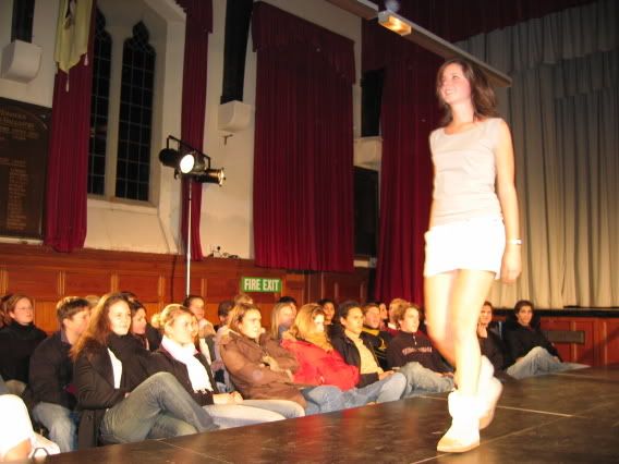 fashionshow025.jpg