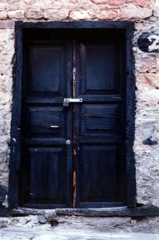 Door at Guanajuato alley © by jz